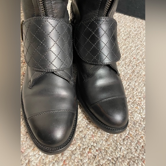 Authentic Chanel boots 37.5 excellent condition - Picture 7 of 15